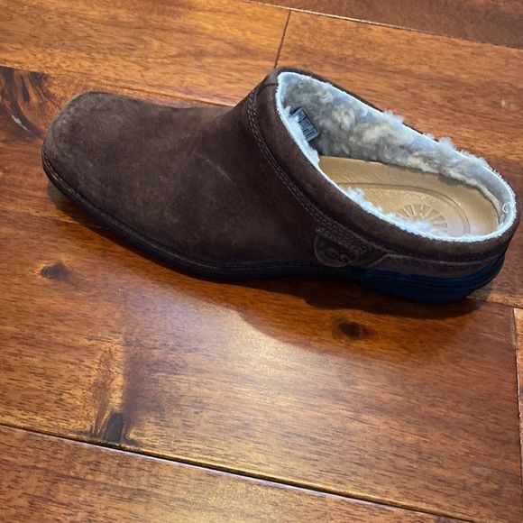 UGG slide - Picture 2 of 7